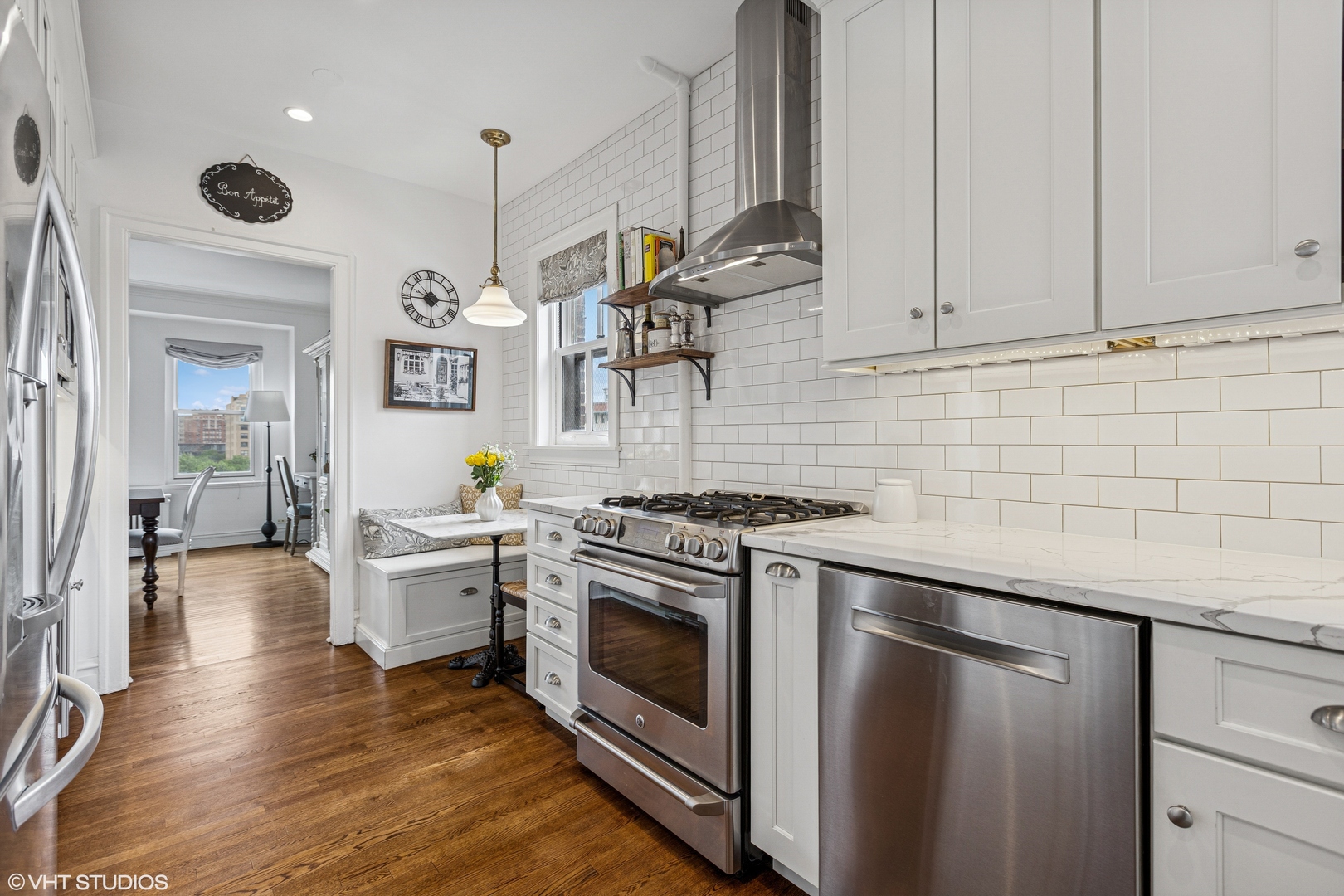 431 W OAKDALE Avenue Unit: 8D