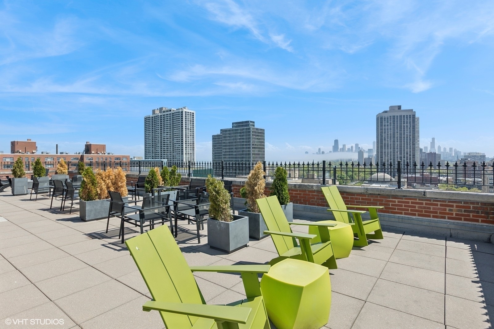 431 W OAKDALE Avenue Unit: 8D