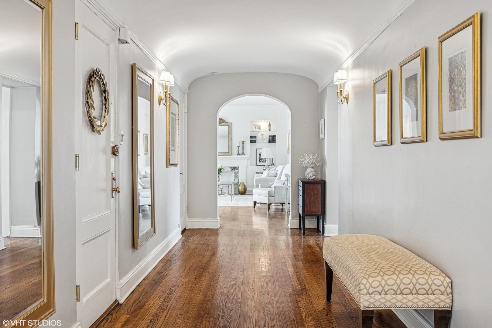 431 W OAKDALE Avenue Unit: 8D