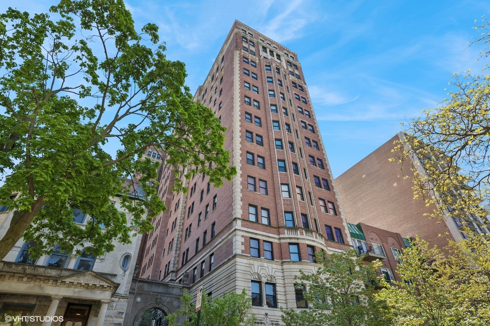 431 W OAKDALE Avenue Unit: 8D