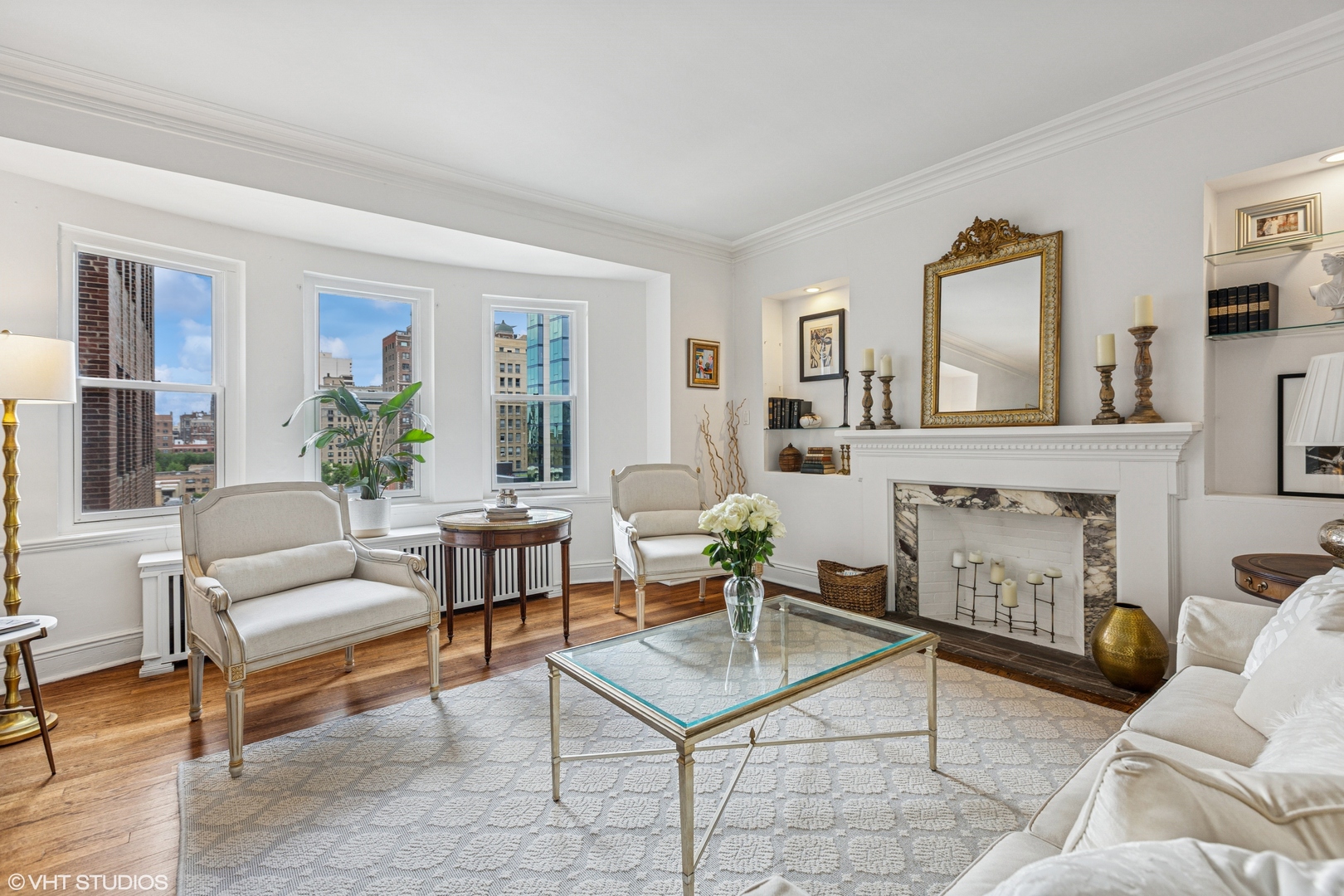 431 W OAKDALE Avenue Unit: 8D