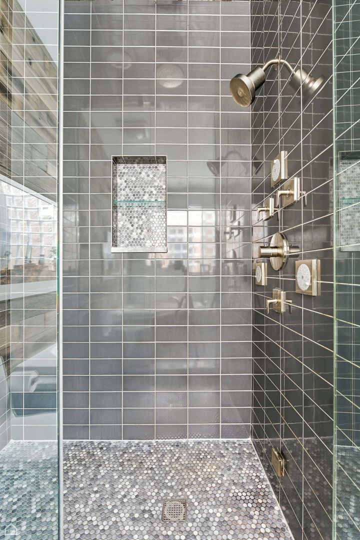 1031 W Monroe Street Unit: 4