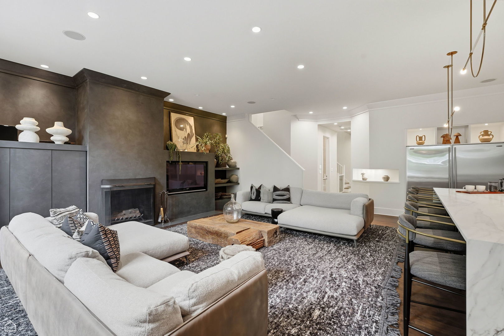 1838 N WOLCOTT Avenue