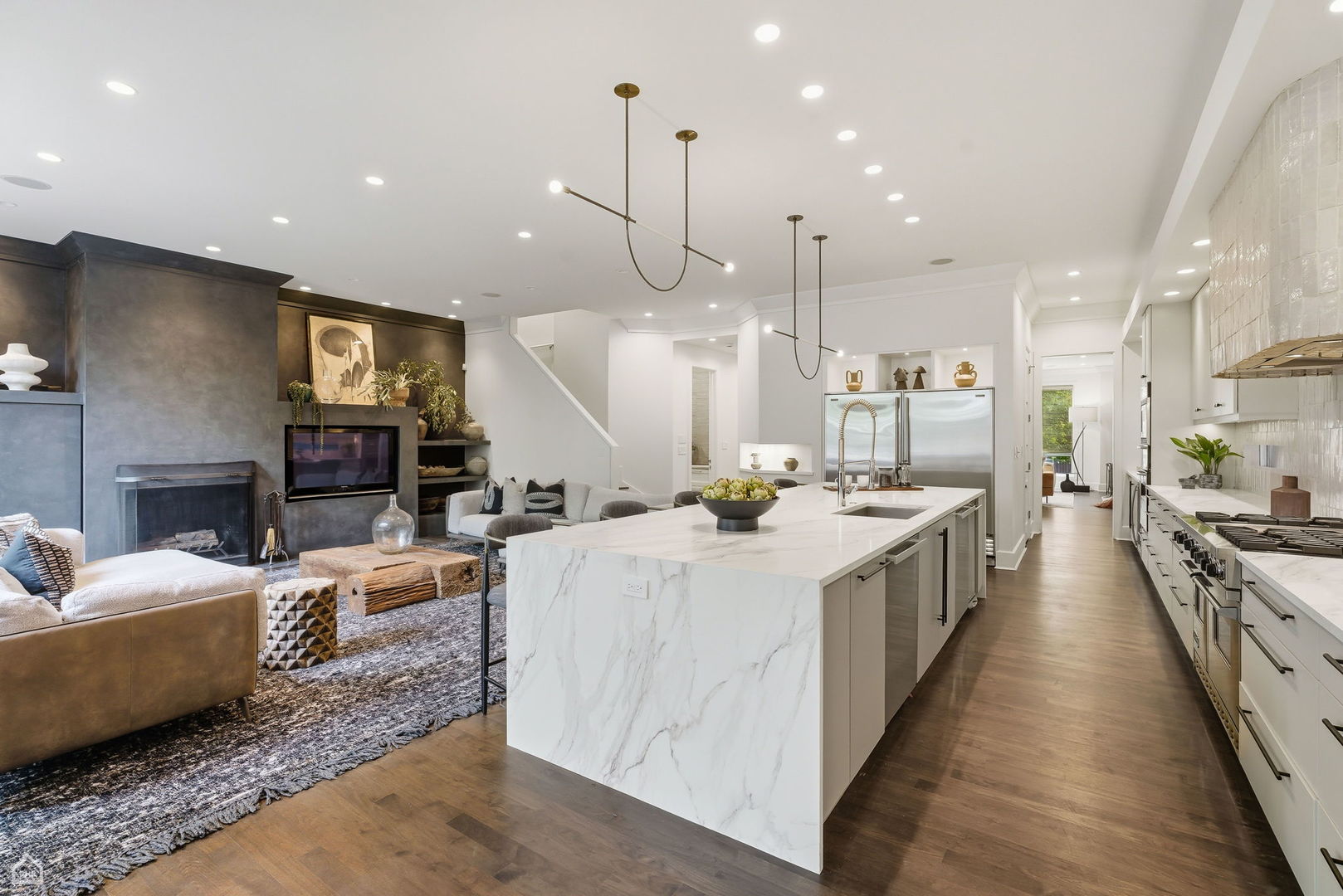 1838 N WOLCOTT Avenue