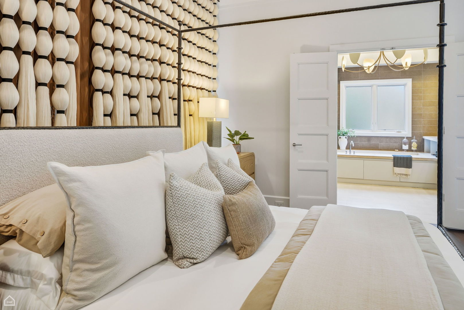 1838 N WOLCOTT Avenue