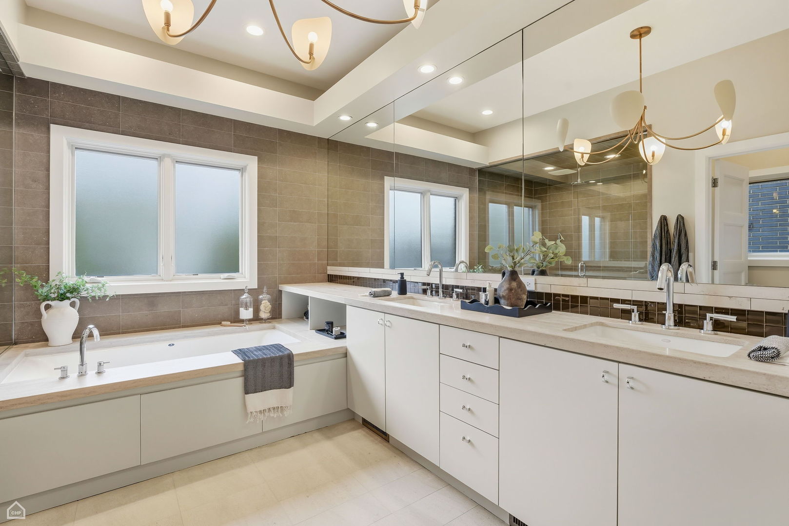 1838 N WOLCOTT Avenue