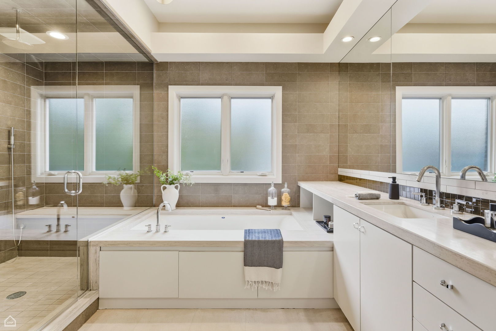 1838 N WOLCOTT Avenue