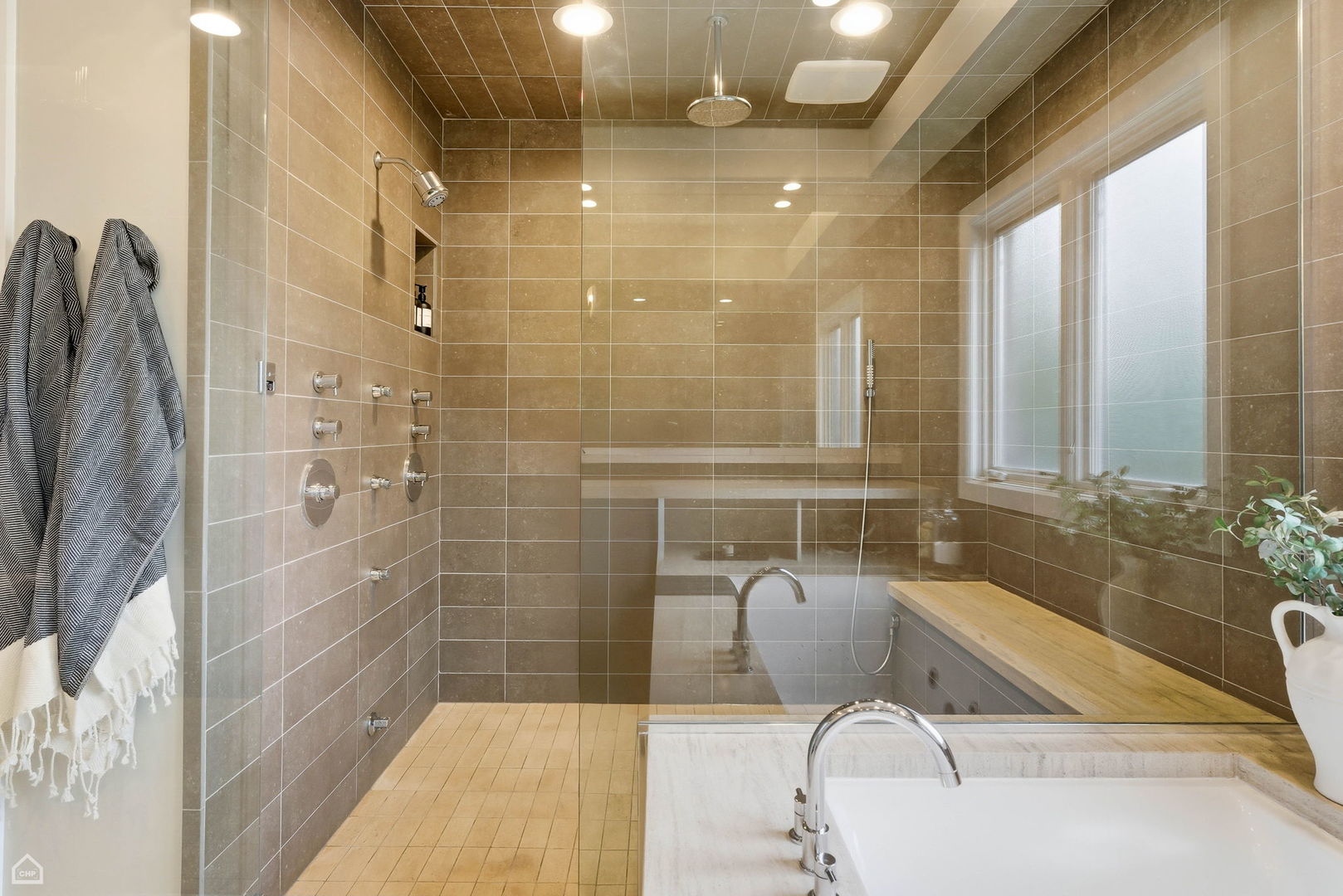 1838 N WOLCOTT Avenue