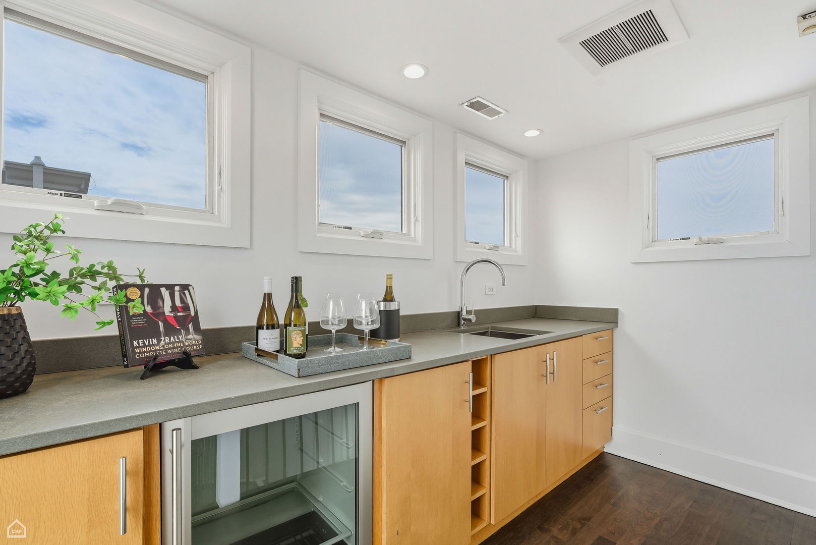 1838 N WOLCOTT Avenue