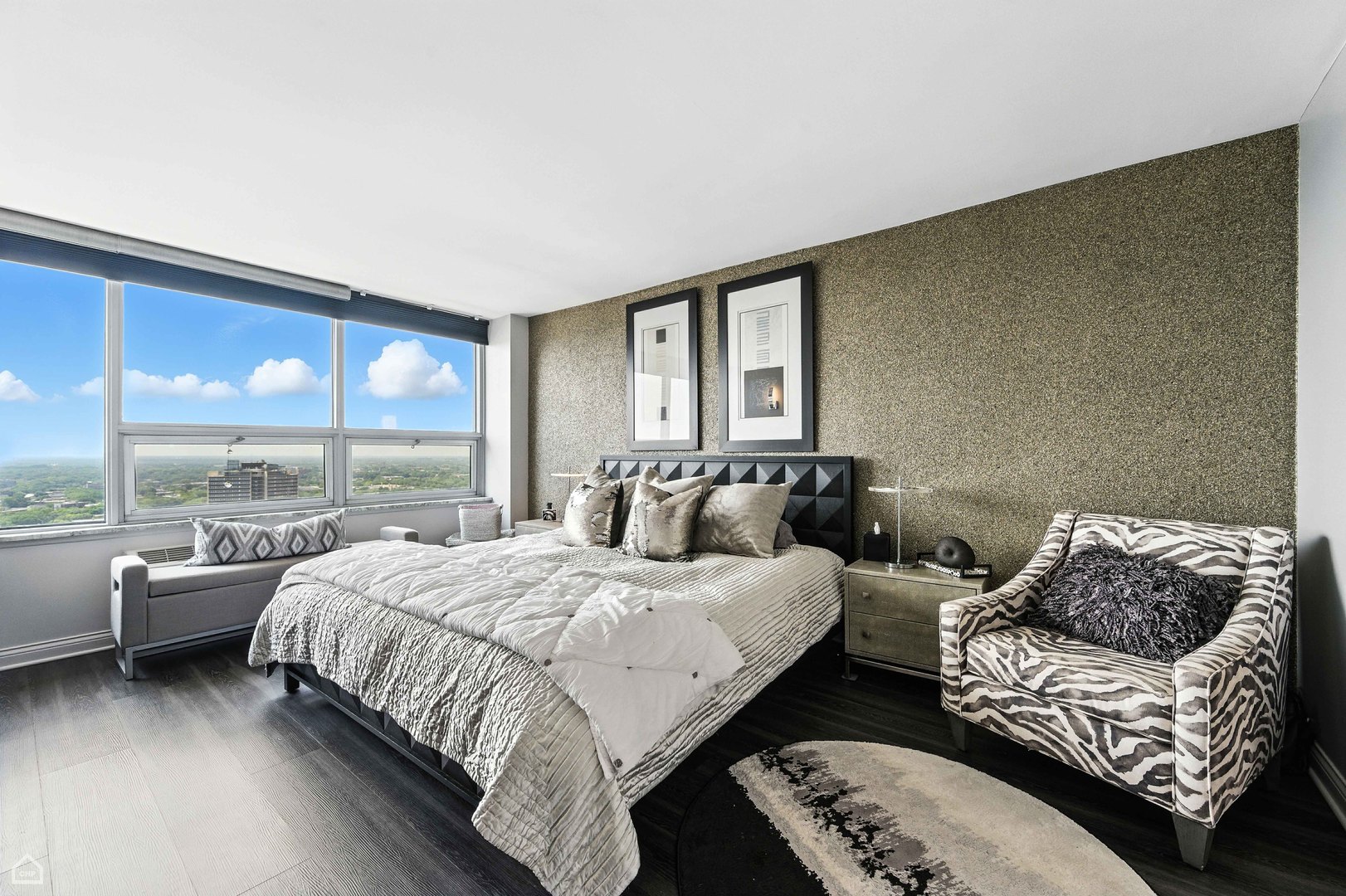 5733 N SHERIDAN Road Unit: 28D