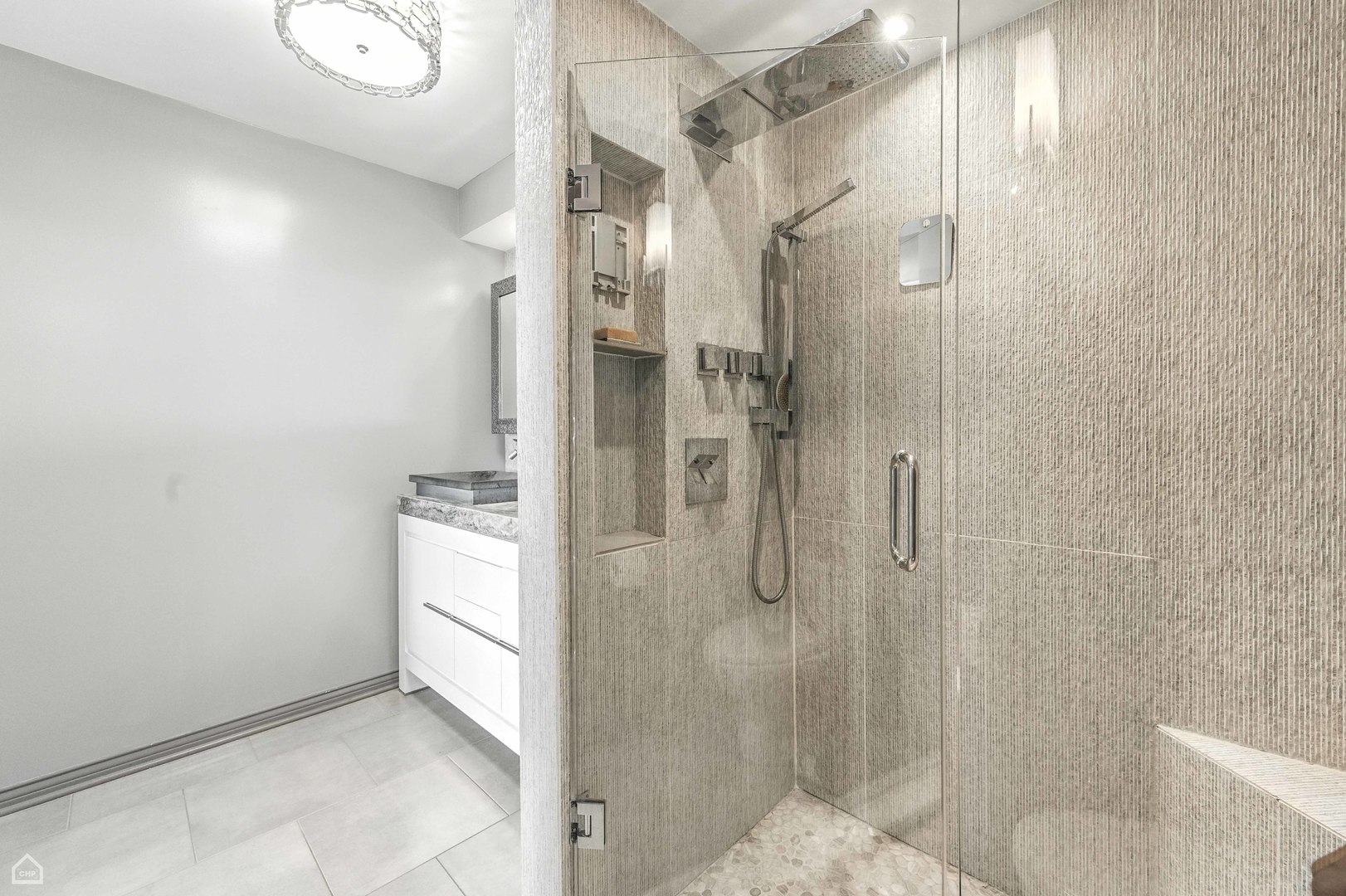 5733 N SHERIDAN Road Unit: 28D