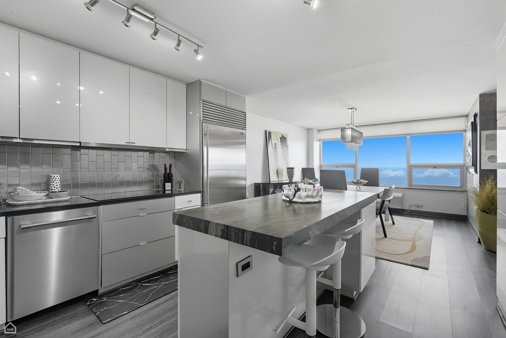 5733 N SHERIDAN Road Unit: 28D