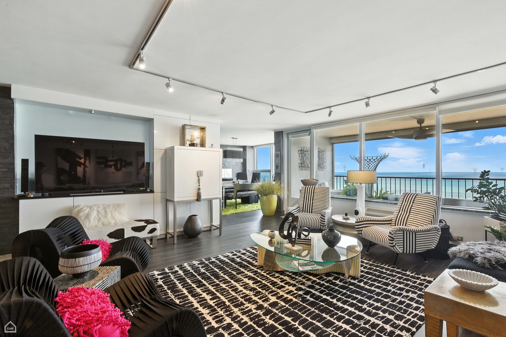 5733 N SHERIDAN Road Unit: 28D