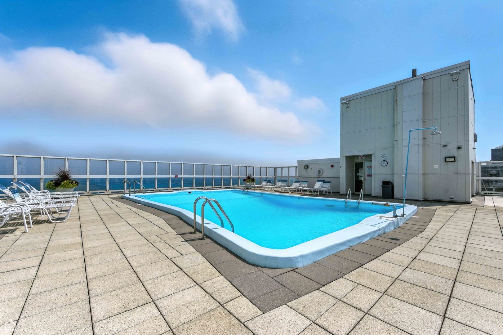 5733 N SHERIDAN Road Unit: 28D