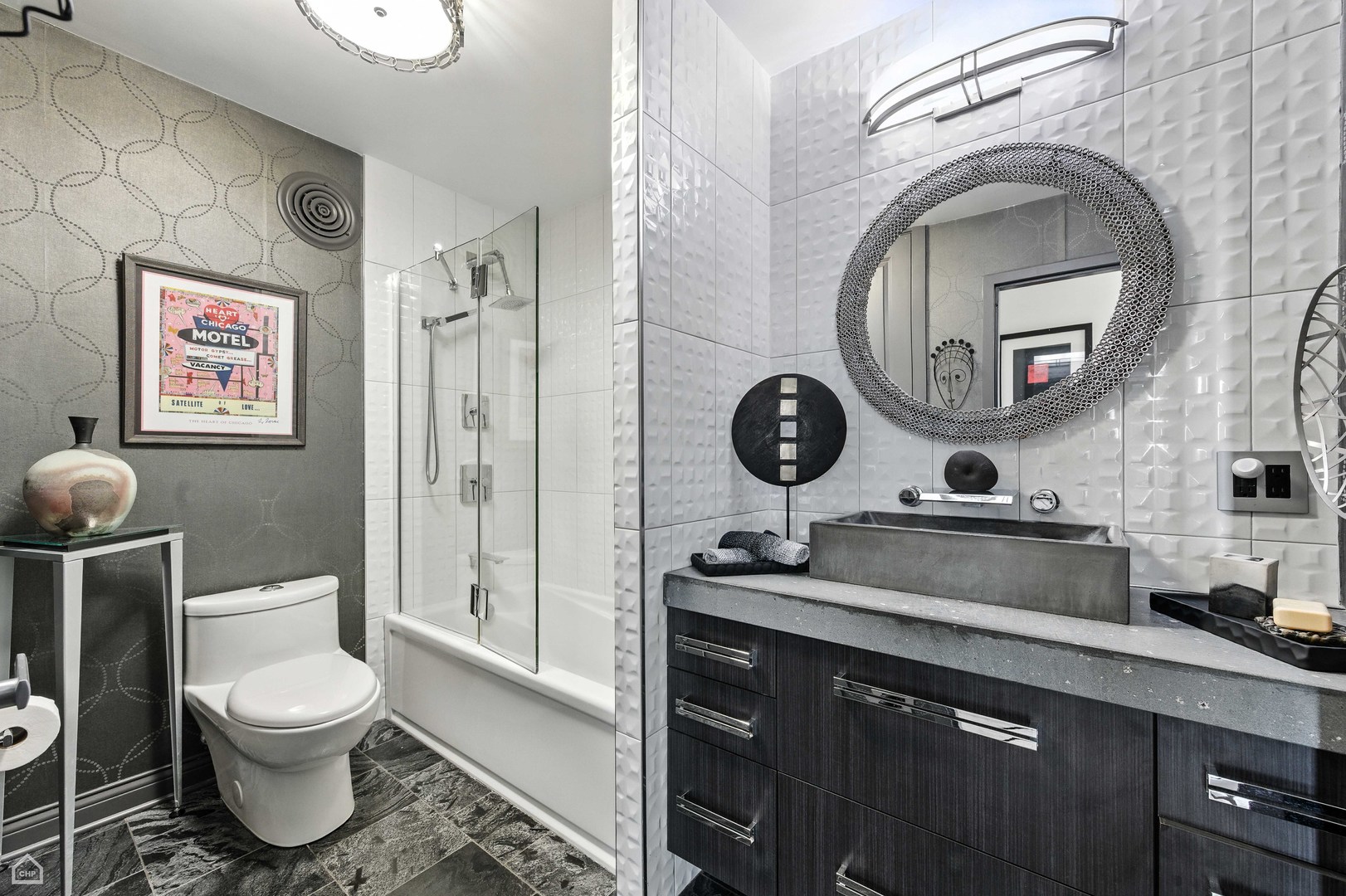 5733 N SHERIDAN Road Unit: 28D