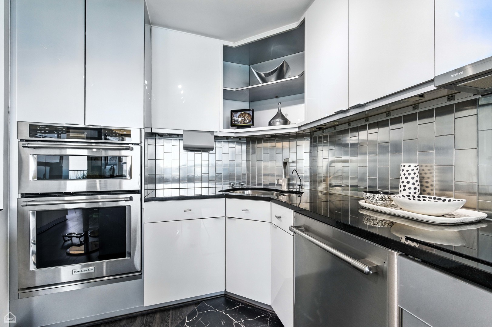 5733 N SHERIDAN Road Unit: 28D