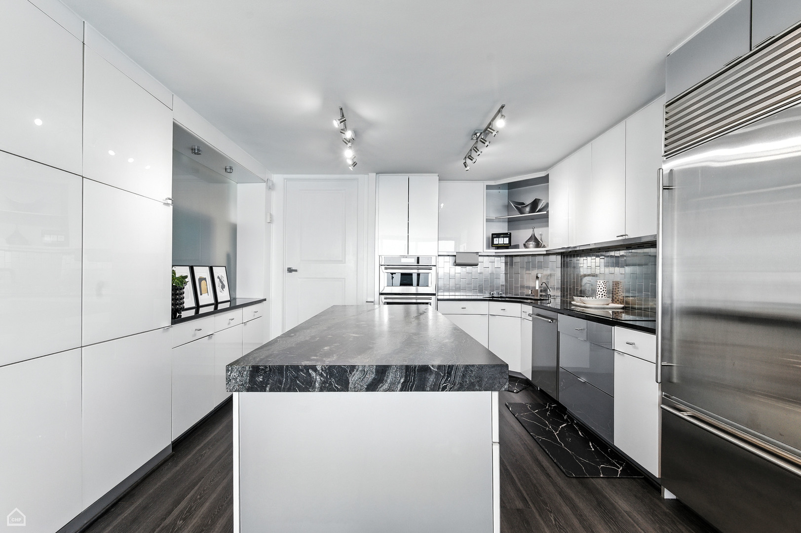 5733 N SHERIDAN Road Unit: 28D