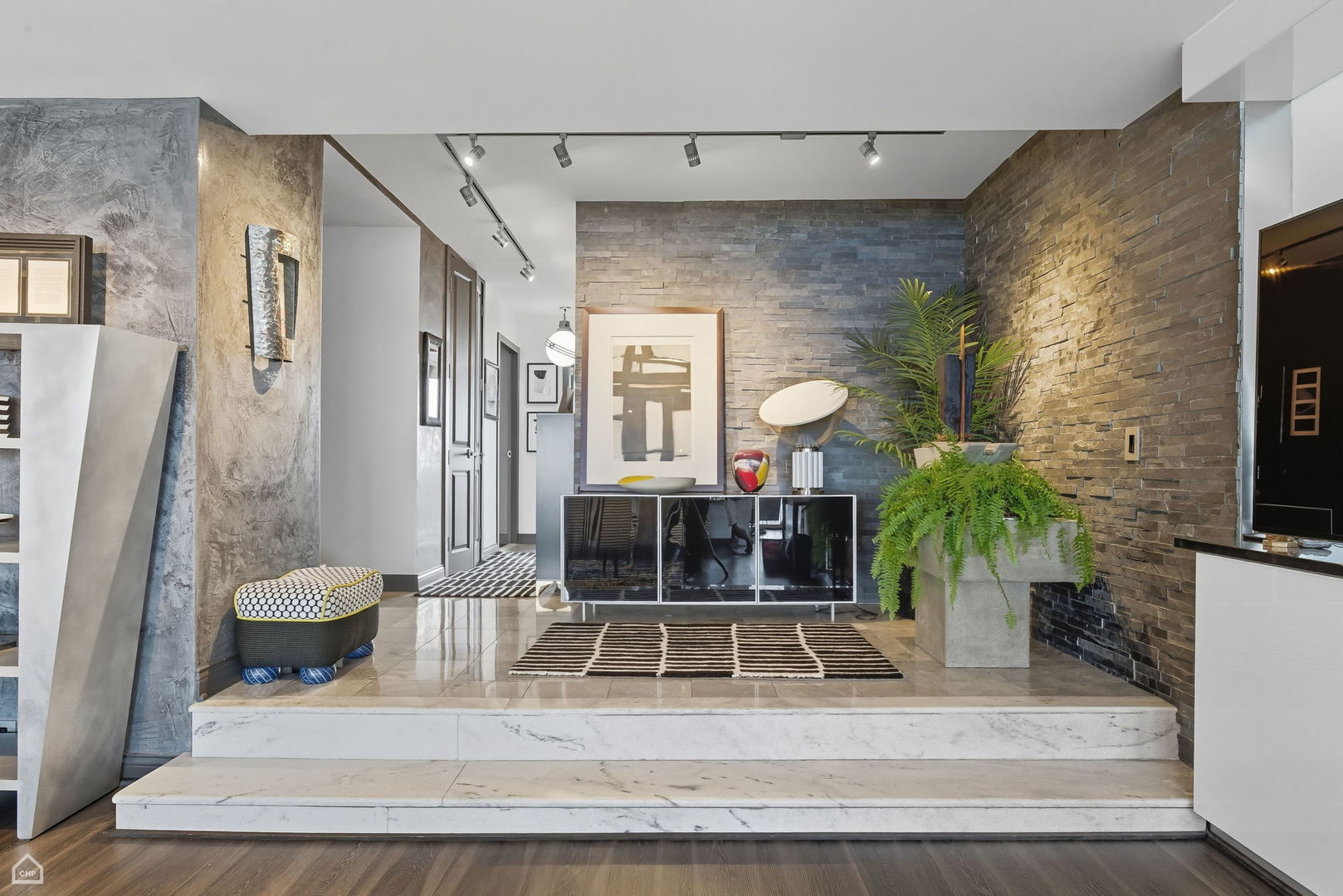 5733 N SHERIDAN Road Unit: 28D