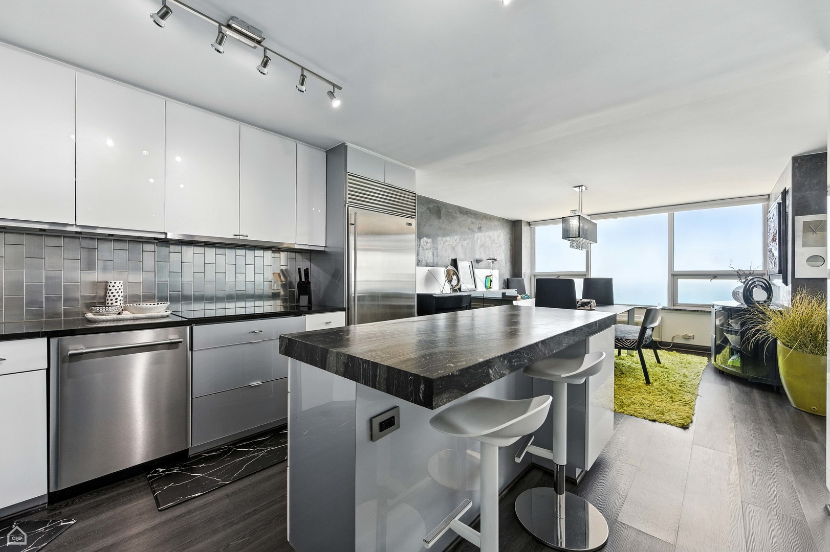 5733 N SHERIDAN Road Unit: 28D