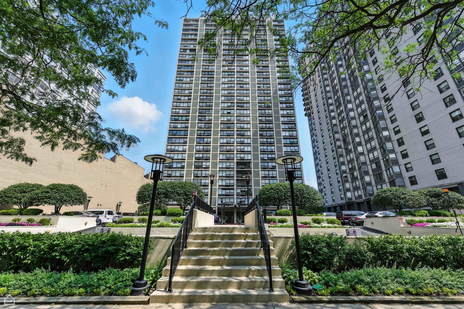 5733 N SHERIDAN Road Unit: 28D