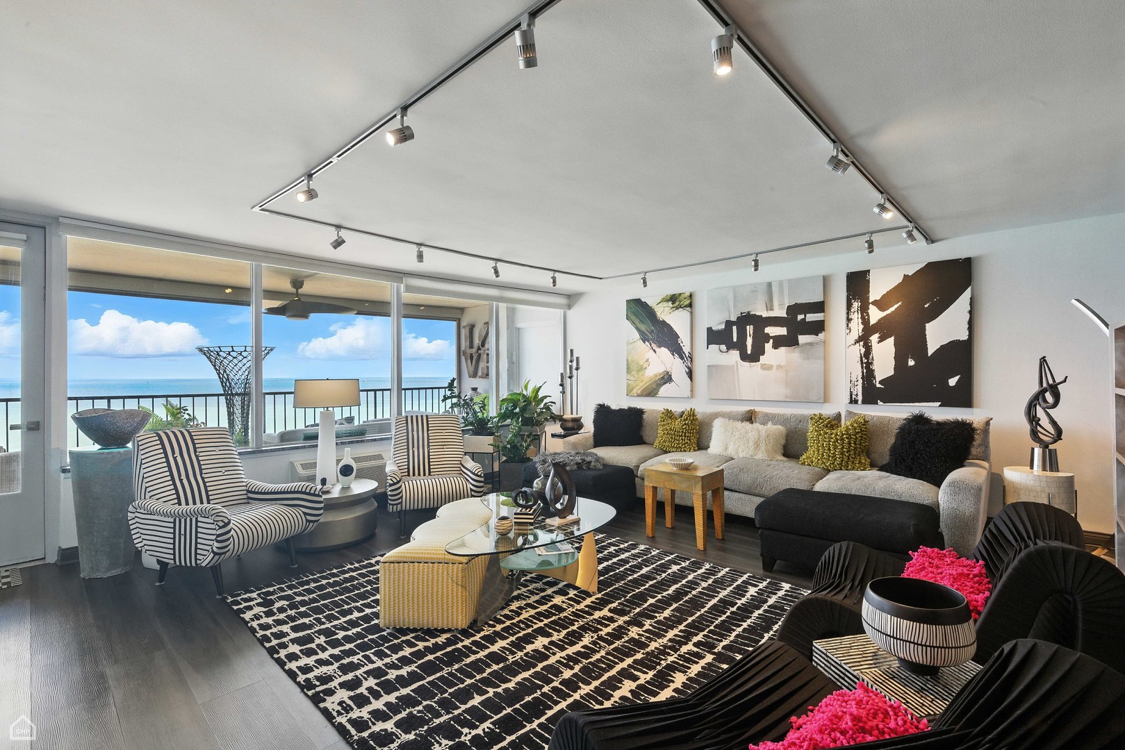5733 N SHERIDAN Road Unit: 28D