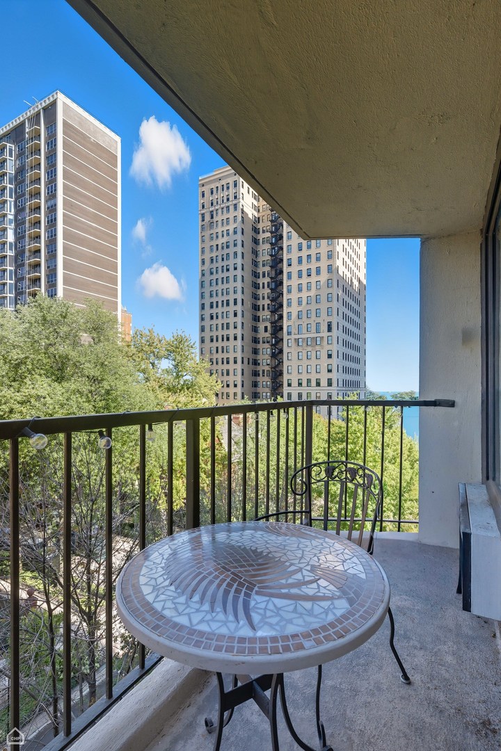 1450 N Astor Street Unit: 7B