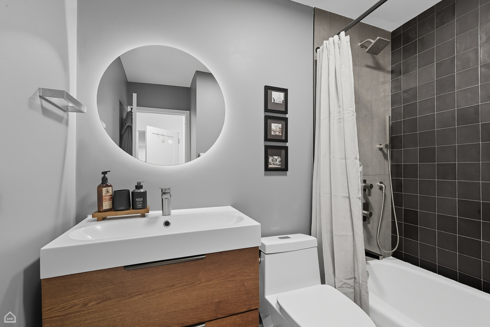 1450 N Astor Street Unit: 7B