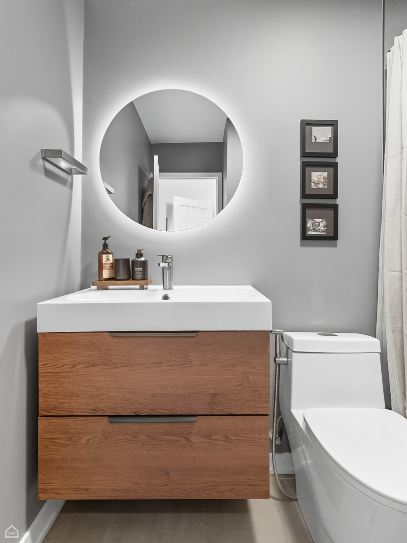 1450 N Astor Street Unit: 7B