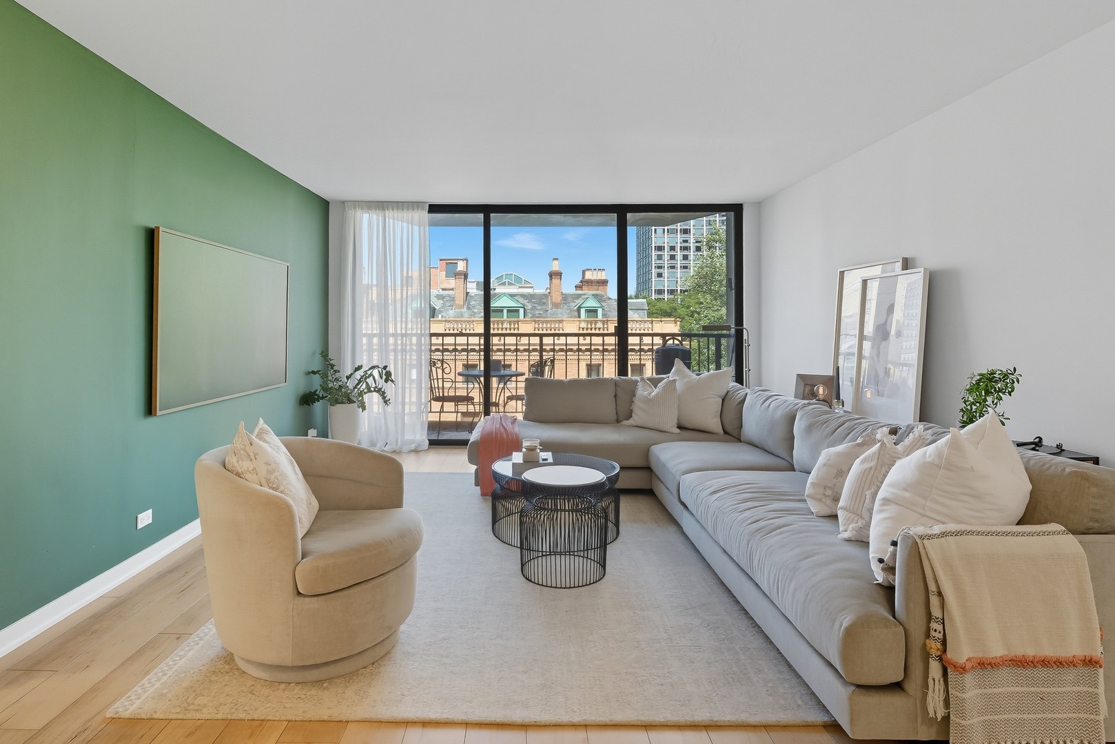 1450 N Astor Street Unit: 7B
