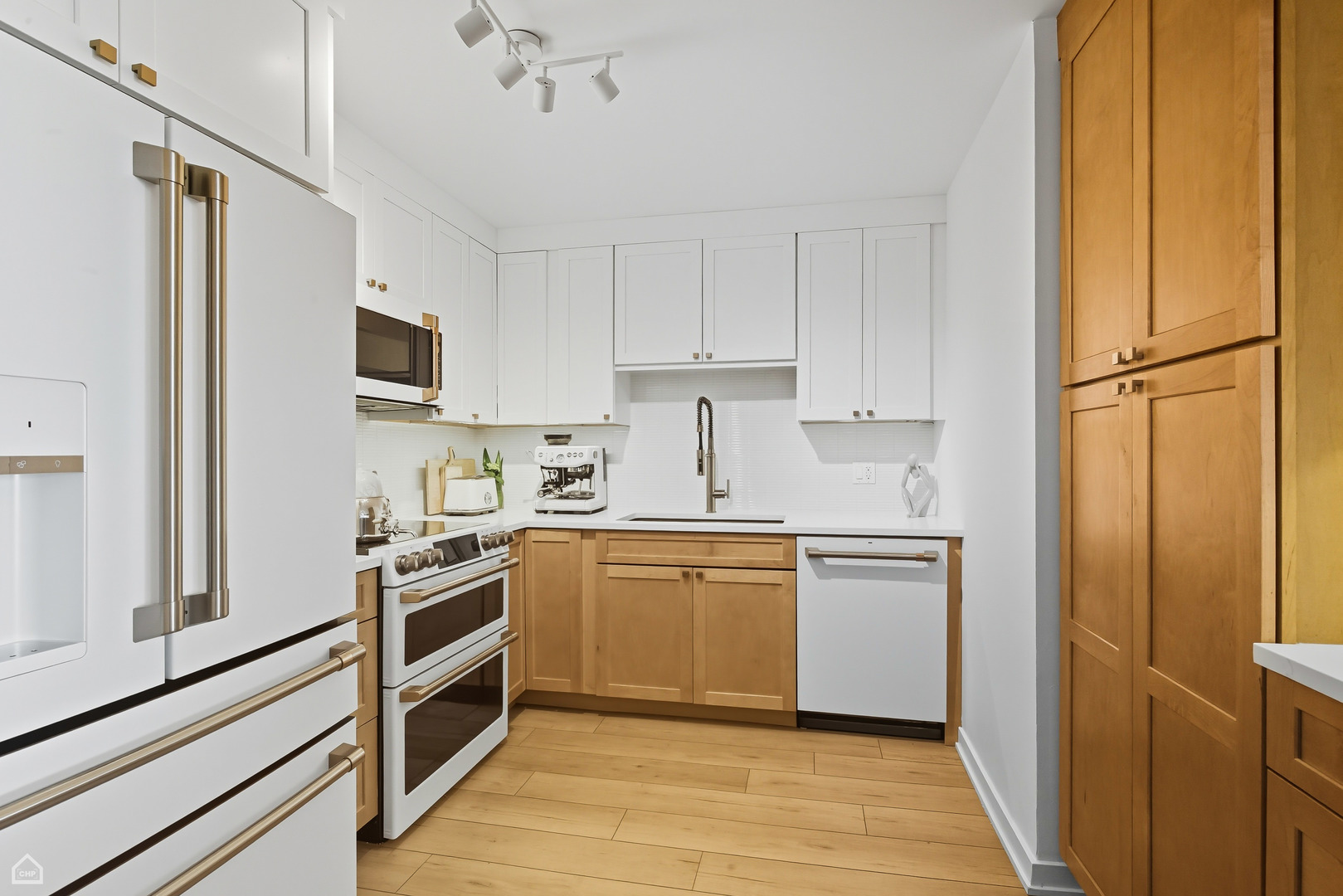 1450 N Astor Street Unit: 7B