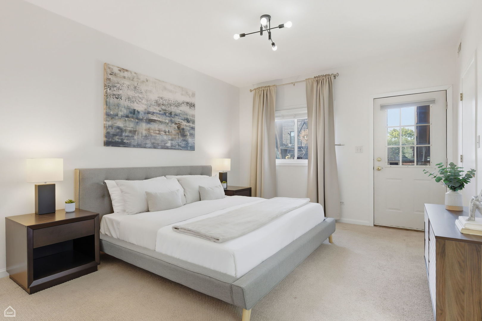 830 N HERMITAGE Avenue Unit: 2