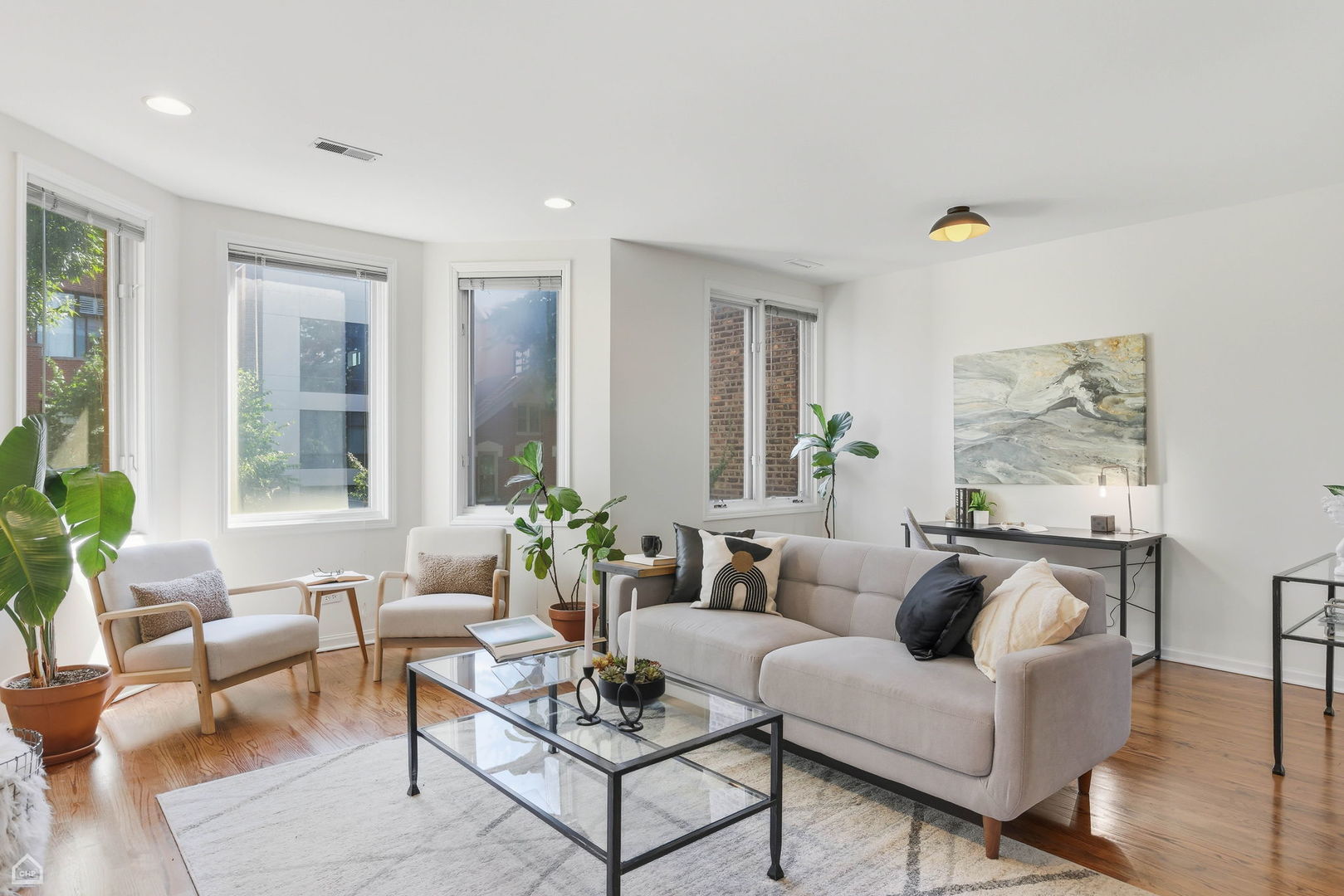 830 N HERMITAGE Avenue Unit: 2