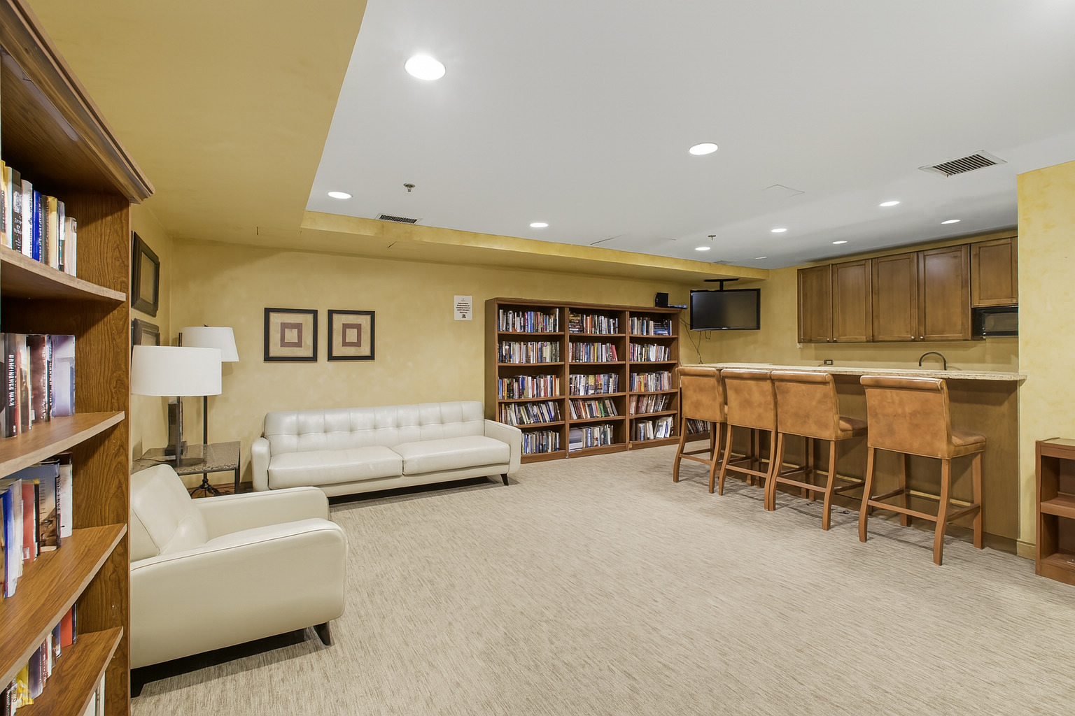 25 E Superior Street Unit: 904