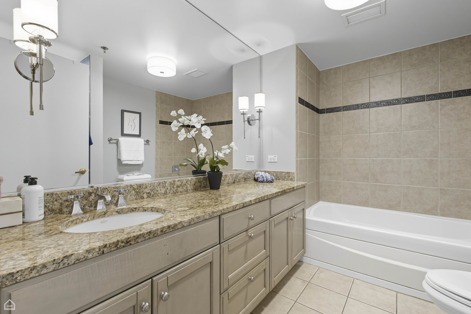 25 E Superior Street Unit: 904