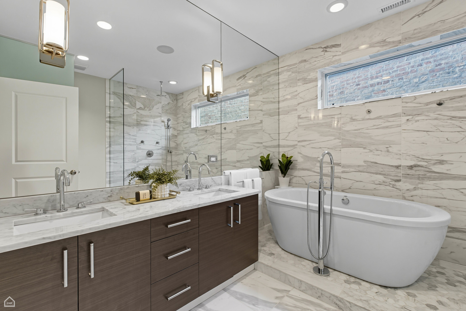 1534 N Maplewood Avenue