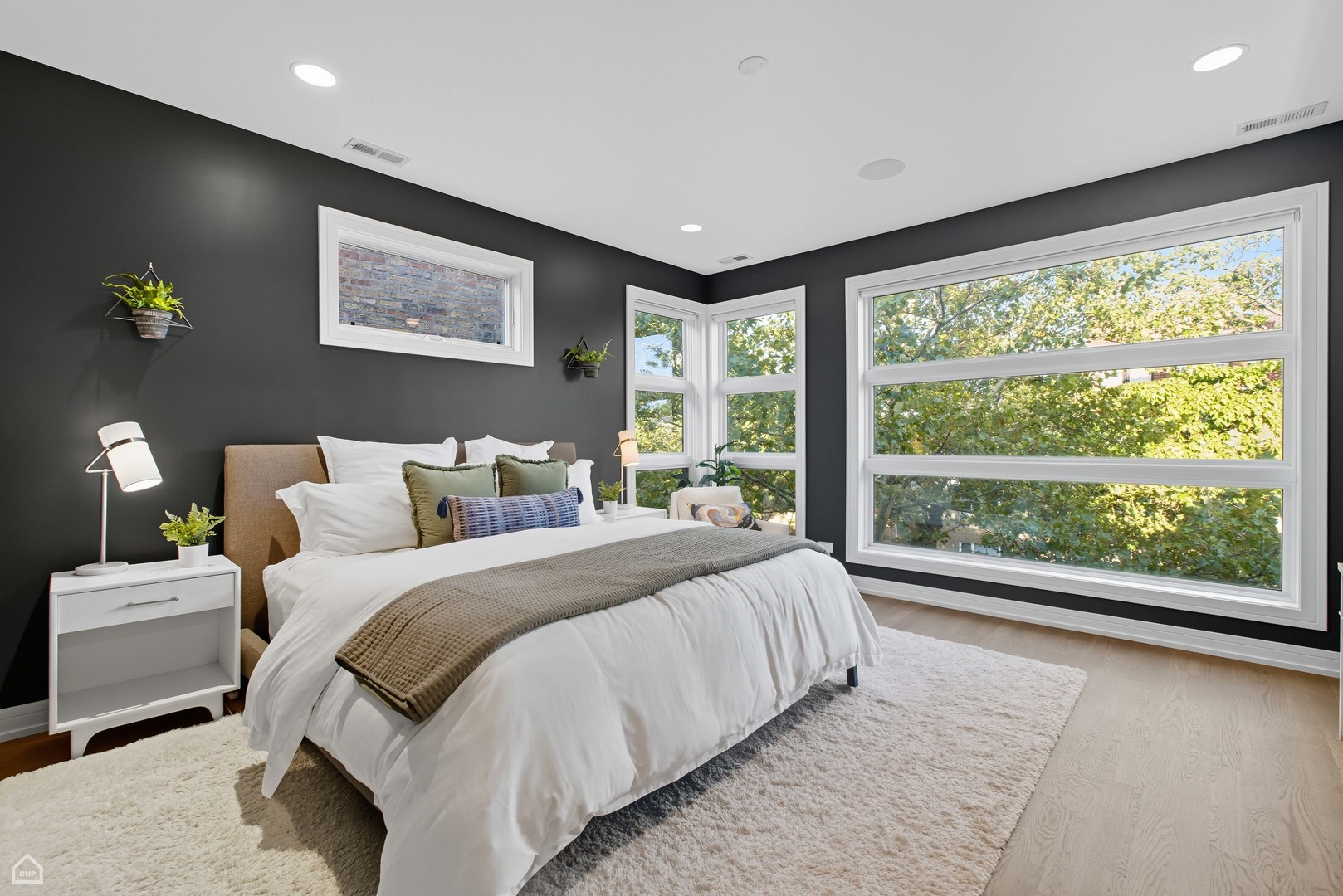 1534 N Maplewood Avenue