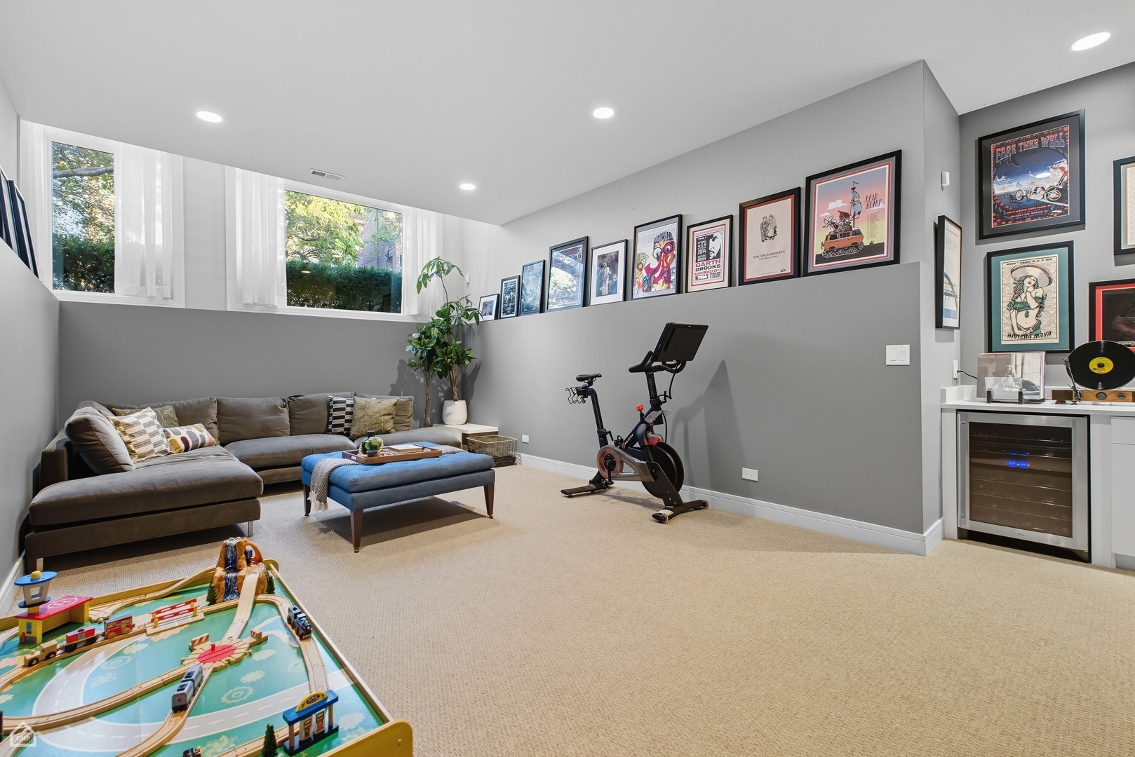 1534 N Maplewood Avenue