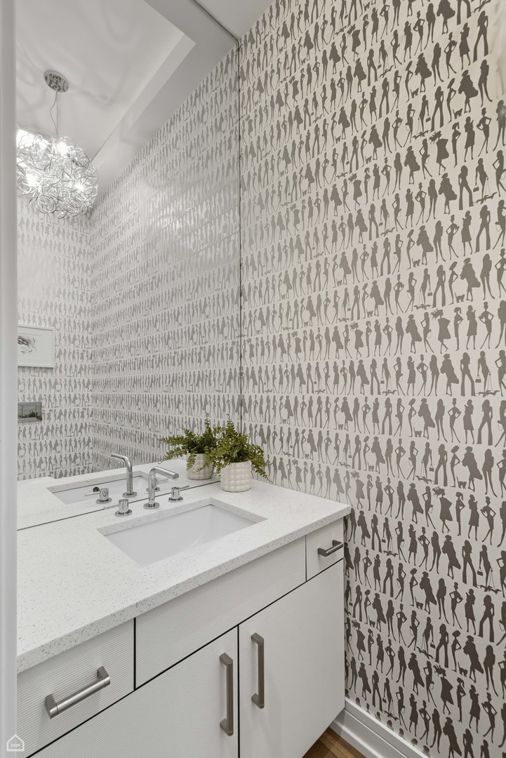 1534 N Maplewood Avenue