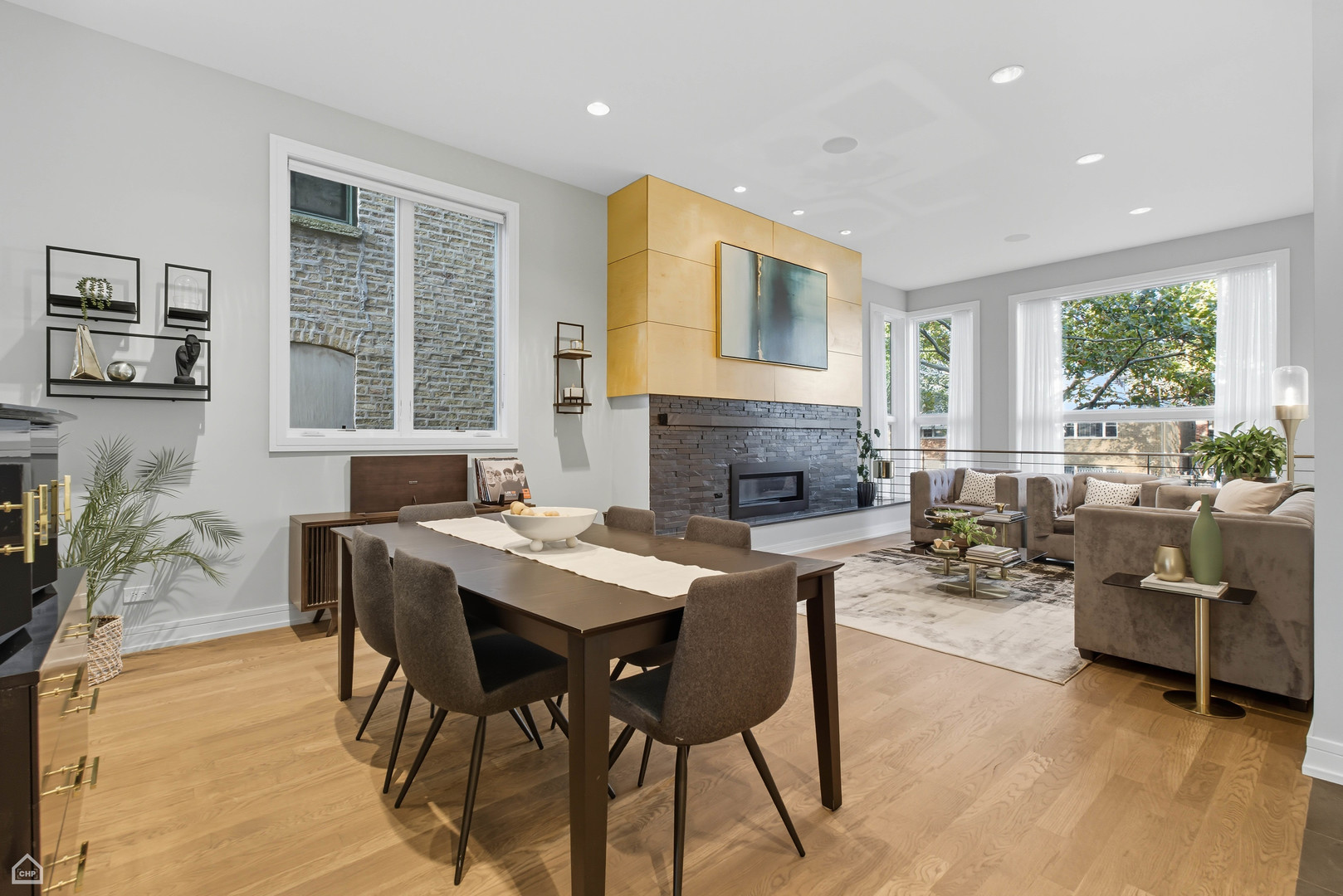 1534 N Maplewood Avenue