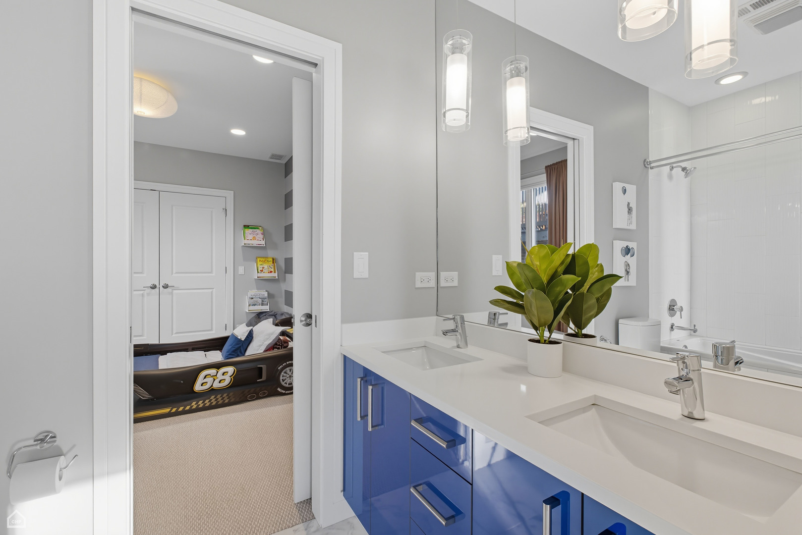 1534 N Maplewood Avenue