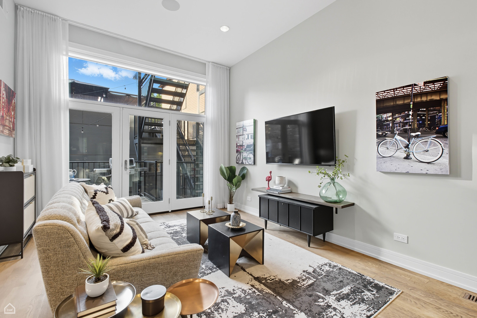 1534 N Maplewood Avenue