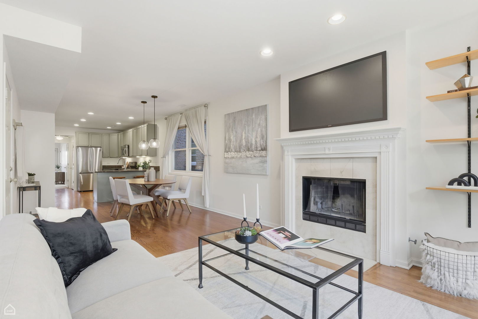 830 N HERMITAGE Avenue Unit: 2