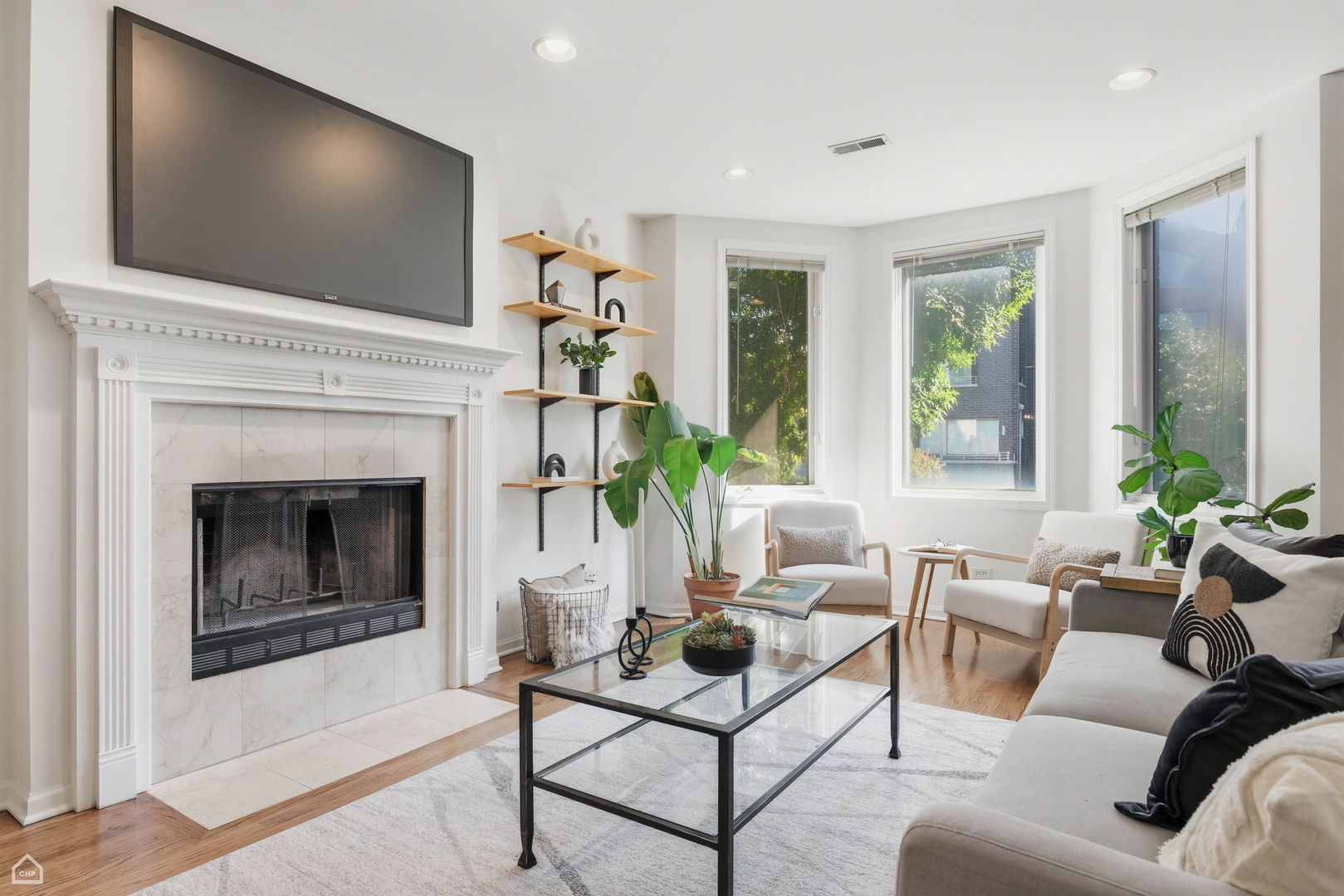 830 N HERMITAGE Avenue Unit: 2