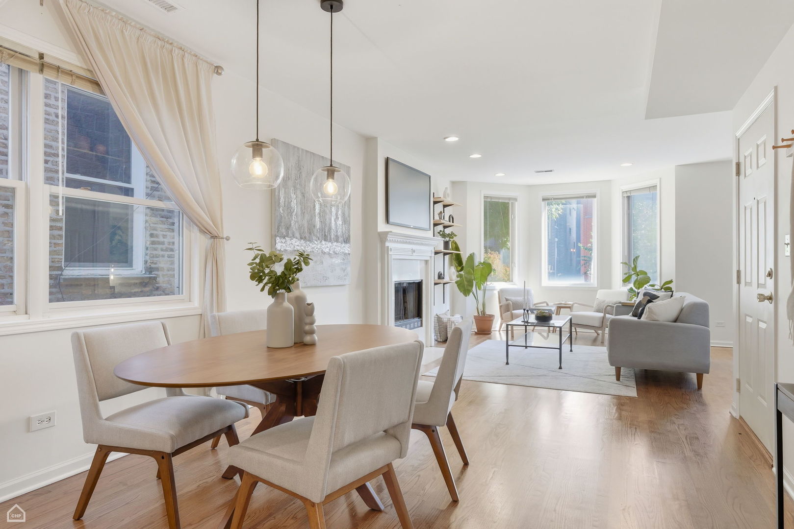 830 N HERMITAGE Avenue Unit: 2