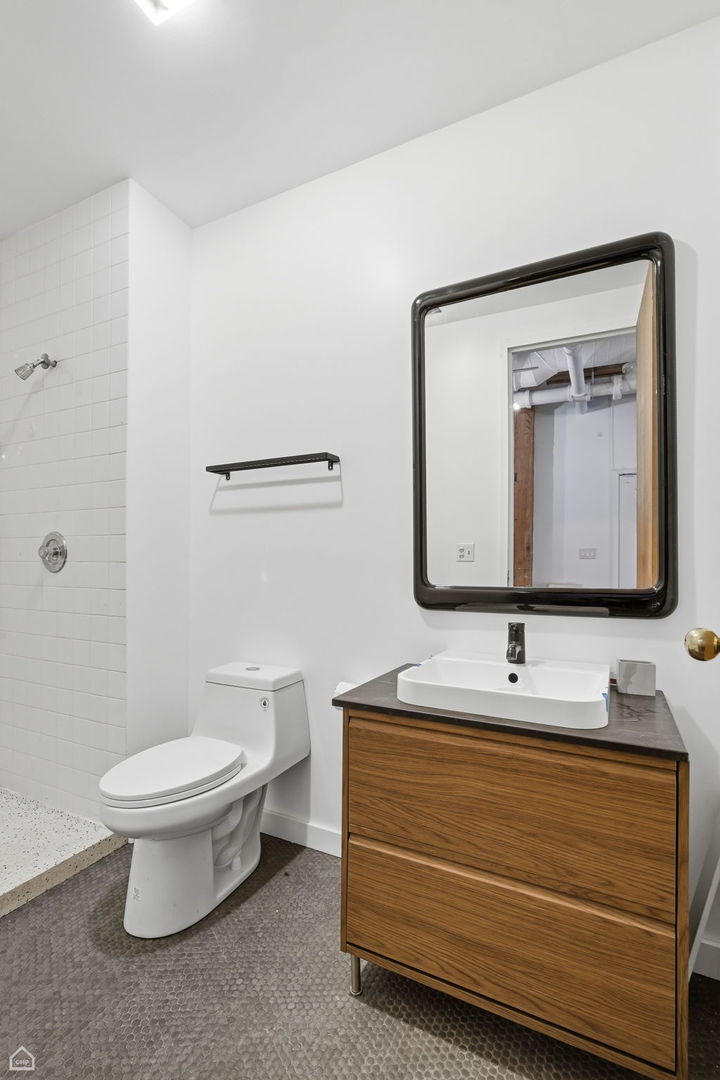 2401 W Ohio Street Unit: NW