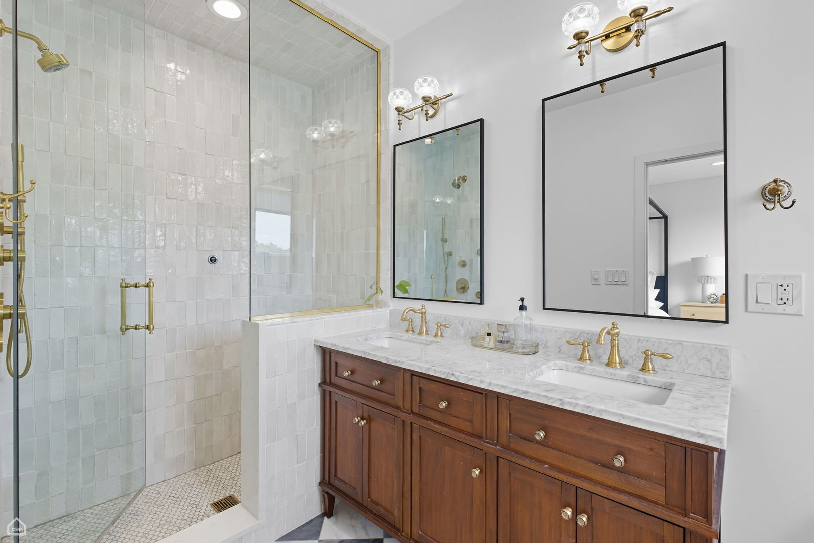 1056 N WOLCOTT Avenue Unit: 3N