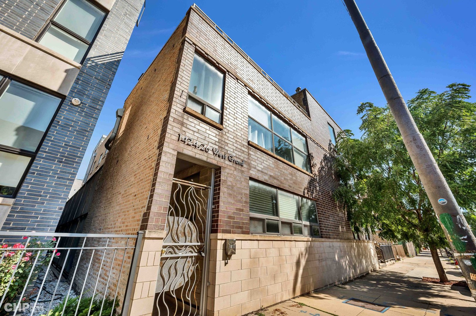 1424 W Grand Avenue Unit: 5