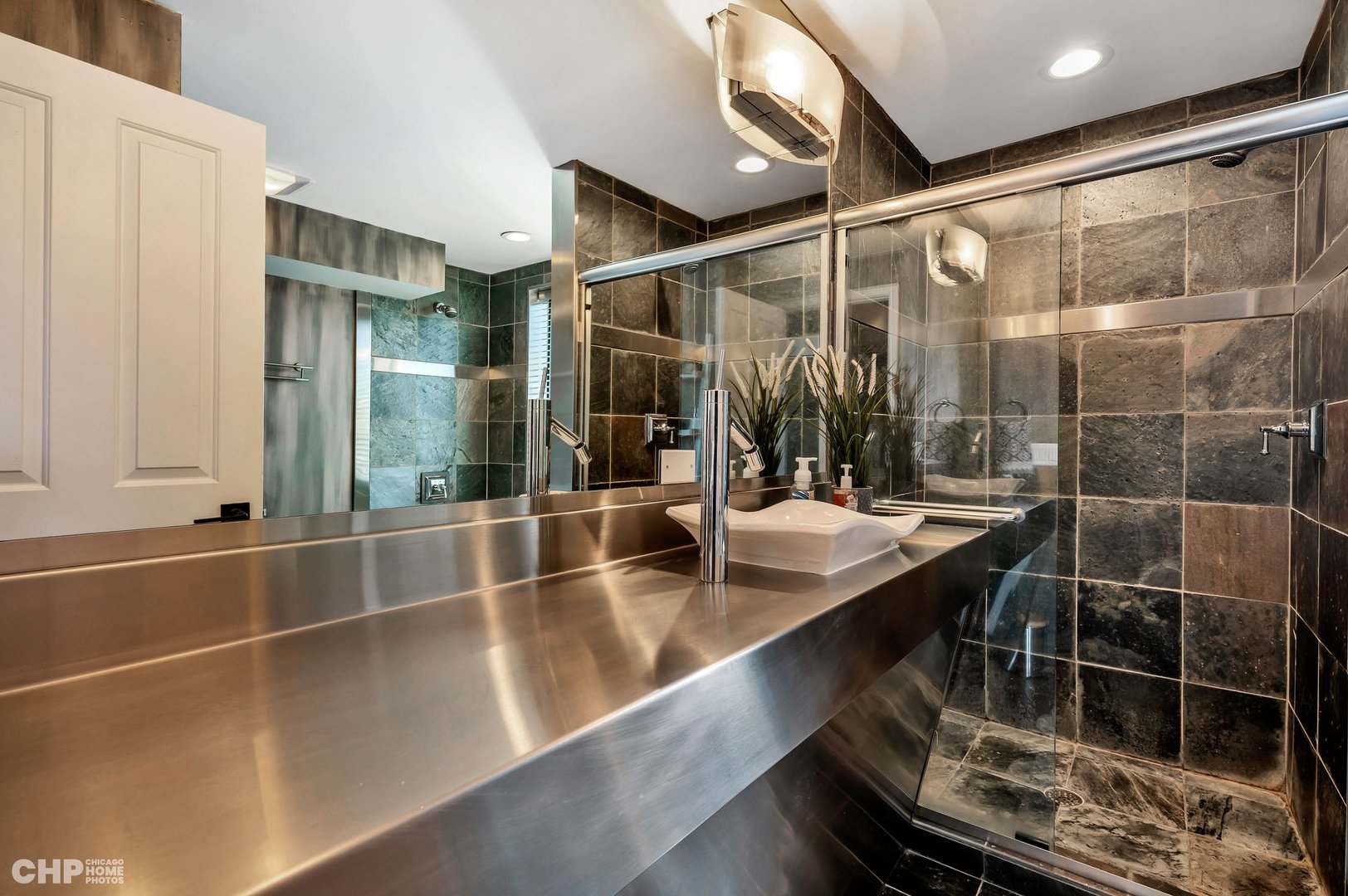 1424 W Grand Avenue Unit: 5