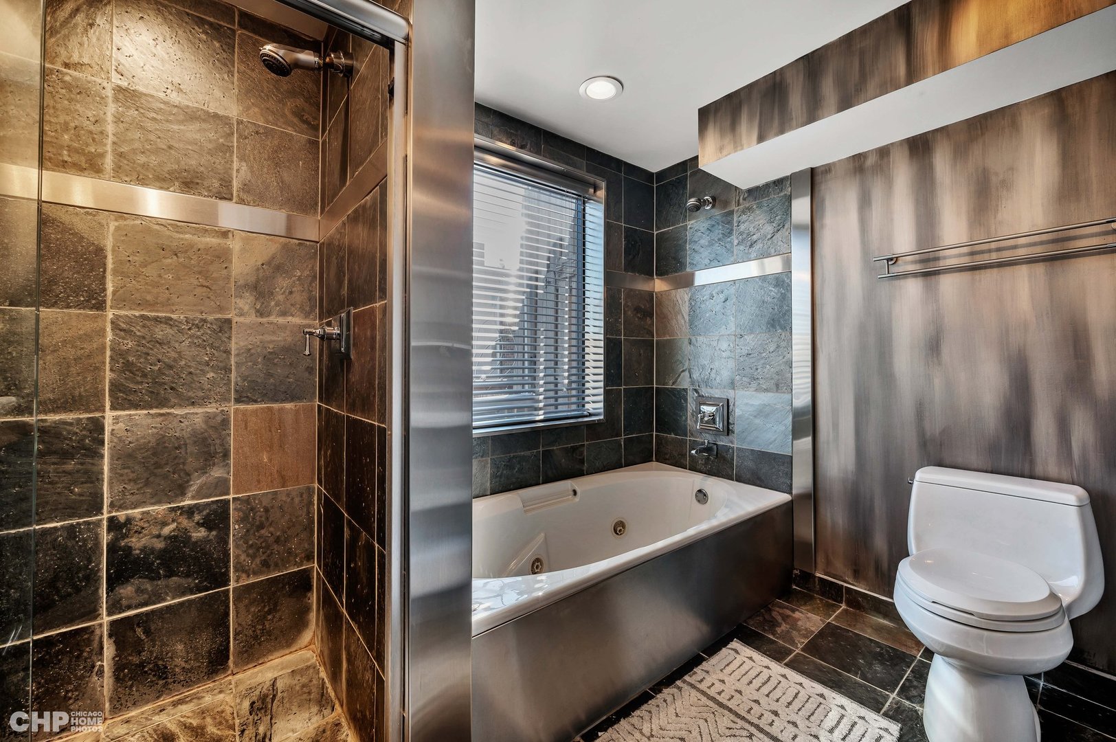 1424 W Grand Avenue Unit: 5