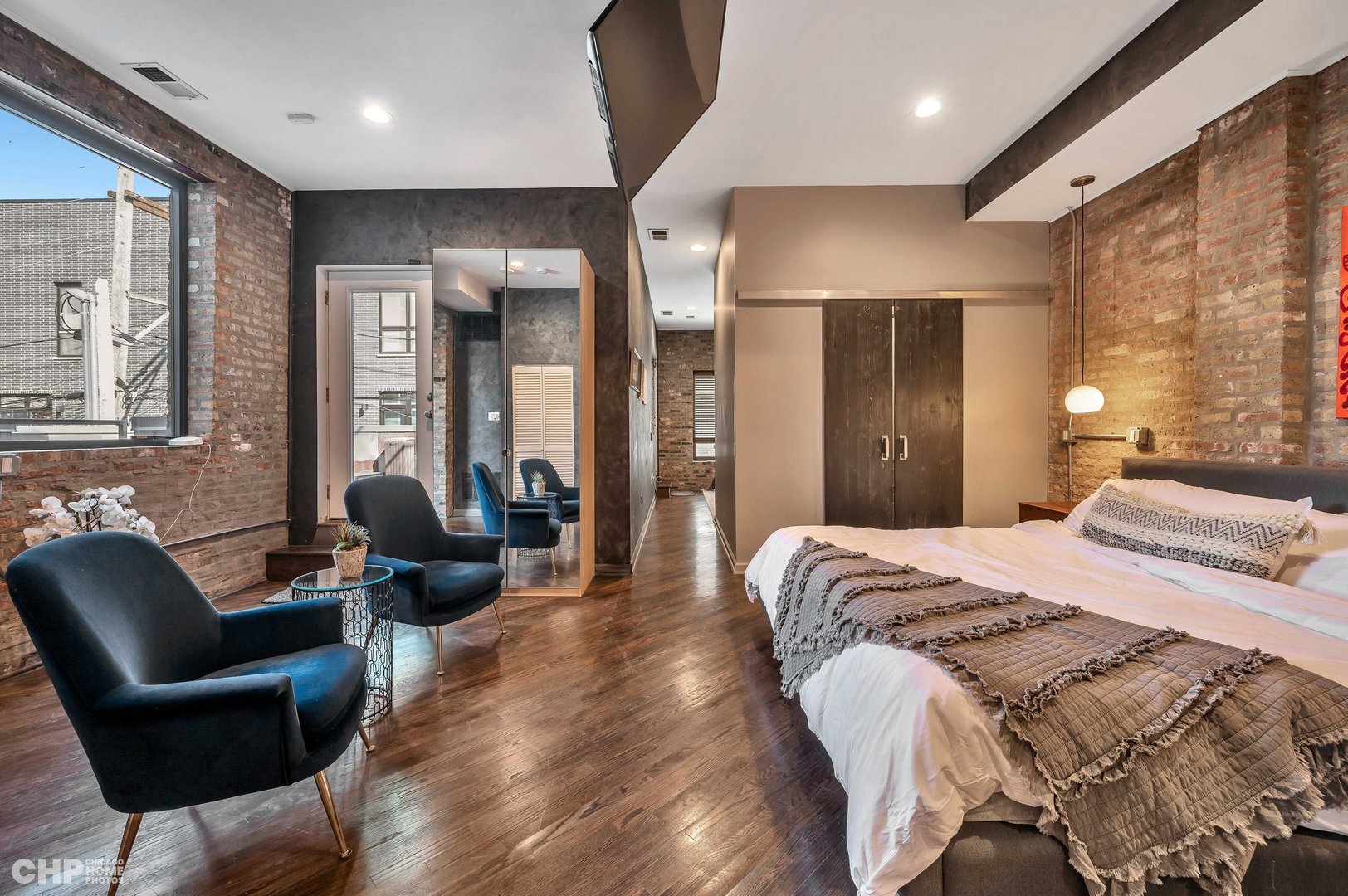 1424 W Grand Avenue Unit: 5